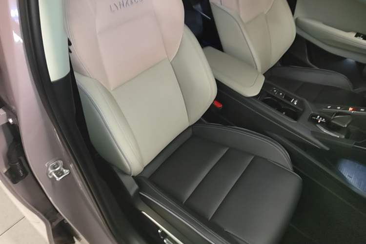 Used Lynk & Co 06 2021 1.5T Shero Pink Special Edition Right Front Seat