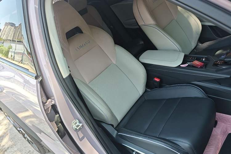 Used Lynk & Co 06 2021 1.5T Shero Pink Special Edition Right Front Seat