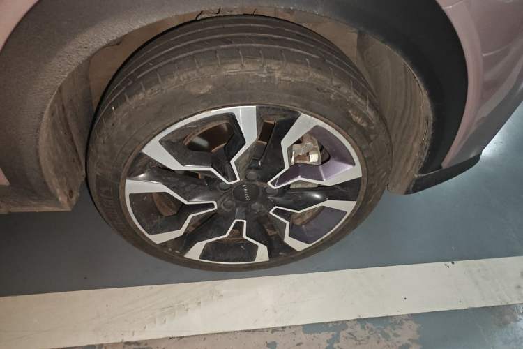 Used Lynk & Co 06 2021 1.5T Shero Pink Special Edition Right Front Wheel Hub