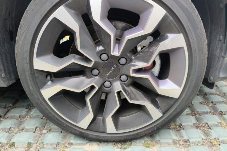 Used Lynk & Co 06 2021 1.5T Shero Pink Special Edition Right Front Wheel Hub
