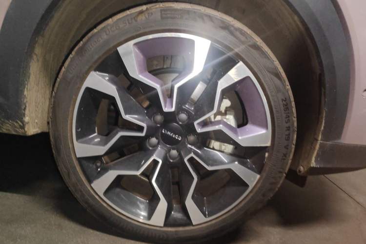 Used Lynk & Co 06 2021 1.5T Shero Pink Special Edition Right Front Wheel Hub