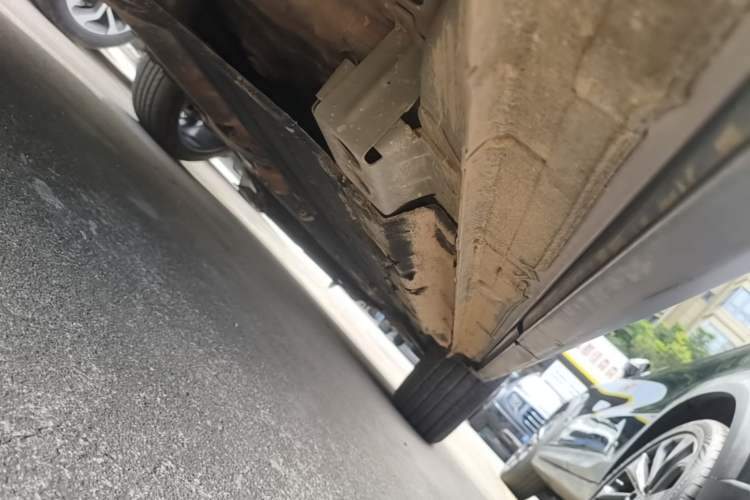 Used Lynk & Co 06 2021 1.5T Shero Pink Special Edition Right Side Sill