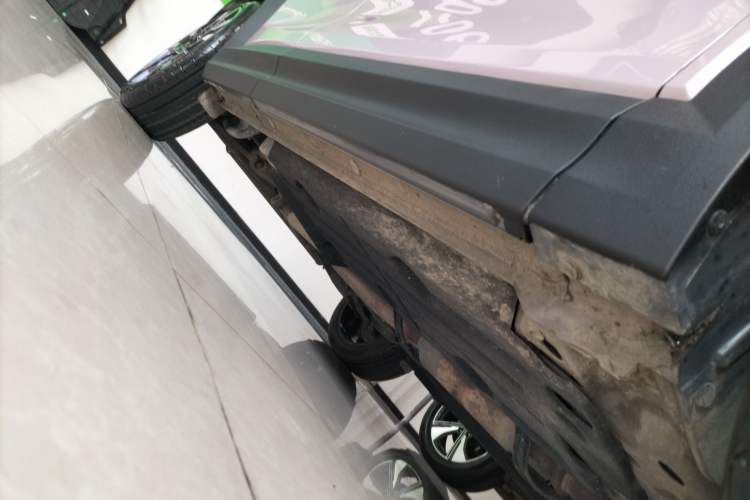 Used Lynk & Co 06 2021 1.5T Shero Pink Special Edition Right Side Sill