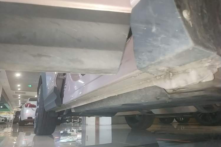 Used Lynk & Co 06 2021 1.5T Shero Pink Special Edition Right Side Sill