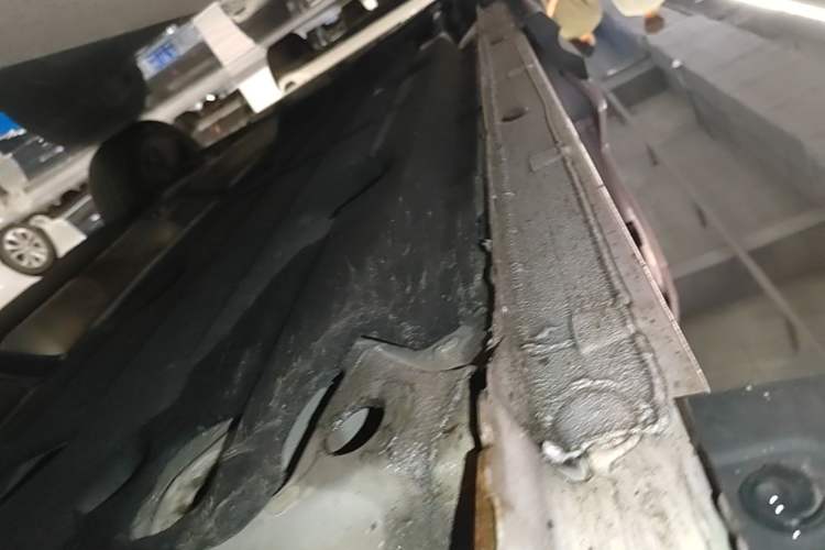 Used Lynk & Co 06 2021 1.5T Shero Pink Special Edition Right Side Sill