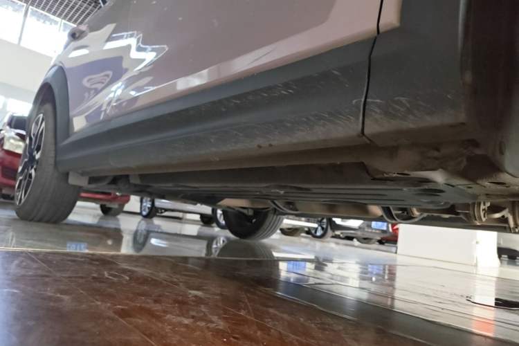 Used Lynk & Co 06 2021 1.5T Shero Pink Special Edition Right Side Sill