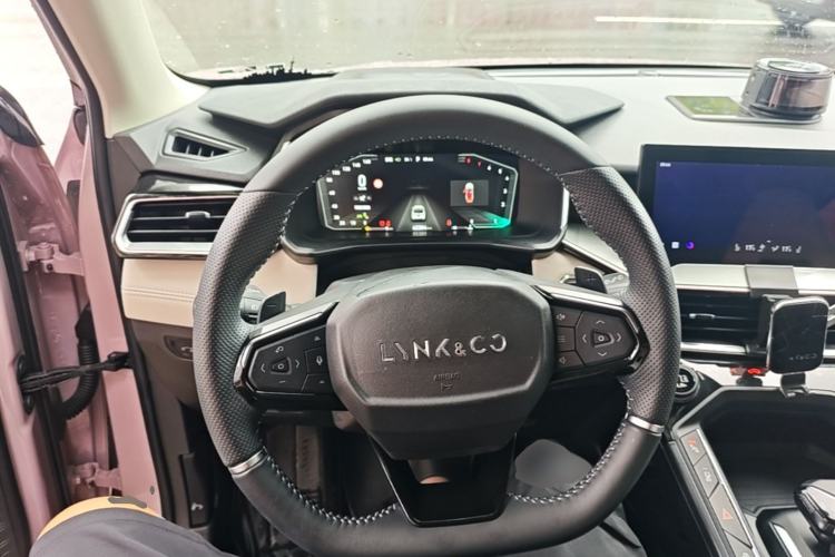 Used Lynk & Co 06 2021 1.5T Shero Pink Special Edition Steering Wheel