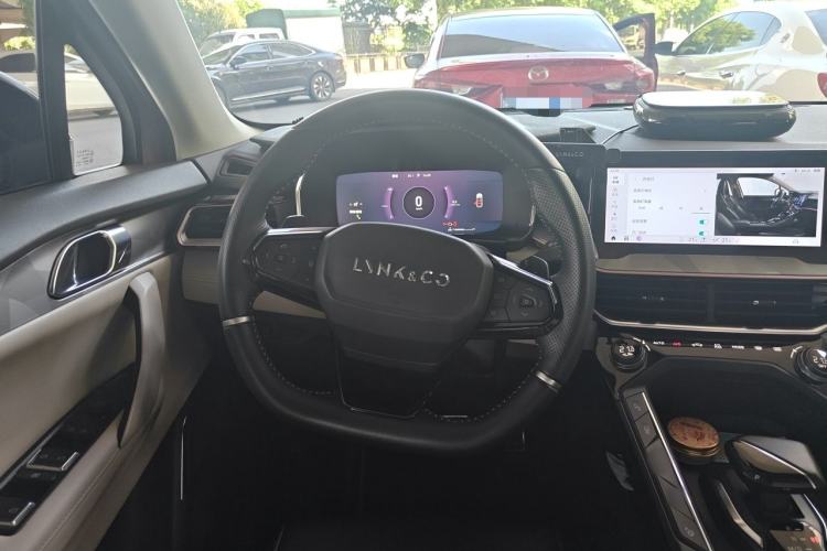 Used Lynk & Co 06 2021 1.5T Shero Pink Special Edition Steering Wheel