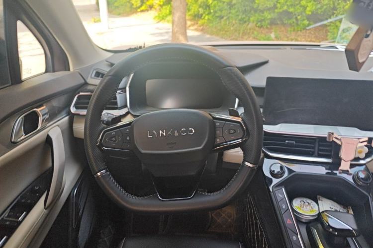 Used Lynk & Co 06 2021 1.5T Shero Pink Special Edition Steering Wheel