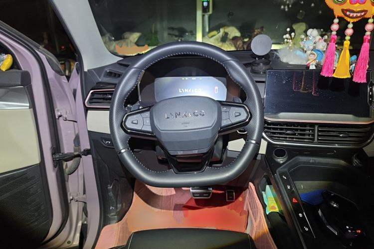 Used Lynk & Co 06 2021 1.5T Shero Pink Special Edition Steering Wheel