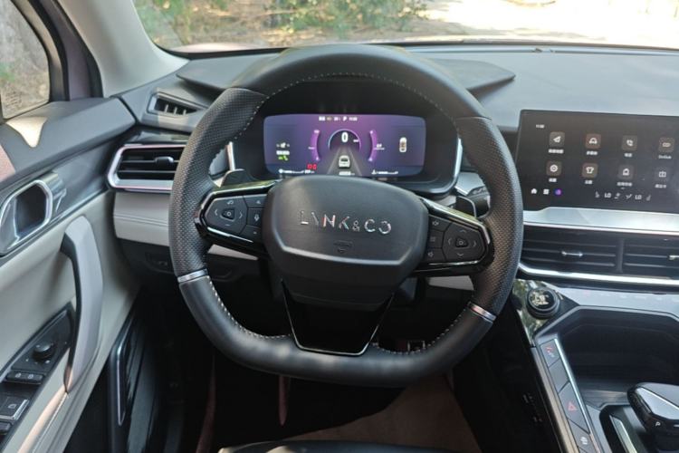 Used Lynk & Co 06 2021 1.5T Shero Pink Special Edition Steering Wheel