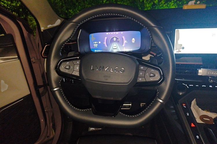 Used Lynk & Co 06 2021 1.5T Shero Pink Special Edition Steering Wheel