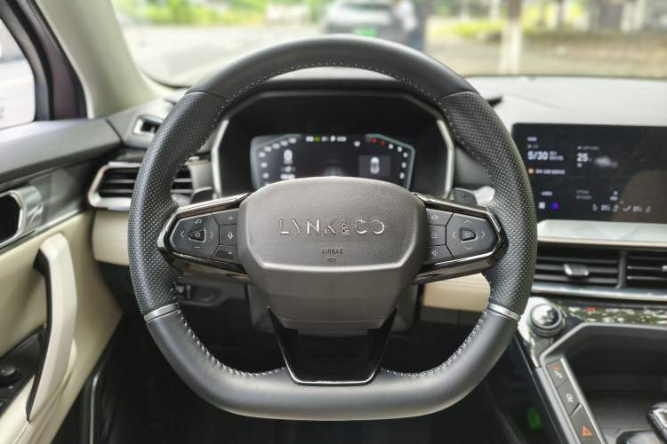 Used Lynk & Co 06 2021 1.5T Shero Pink Special Edition Steering Wheel