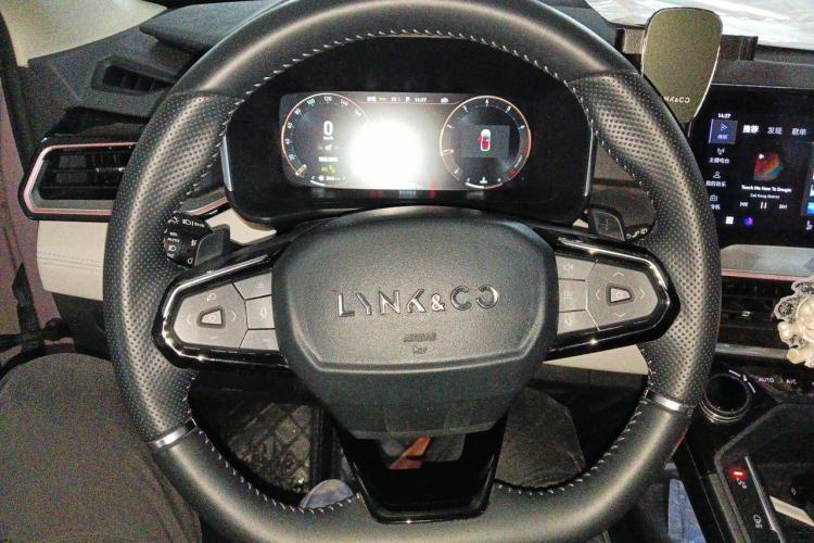 Used Lynk & Co 06 2021 1.5T Shero Pink Special Edition Steering Wheel