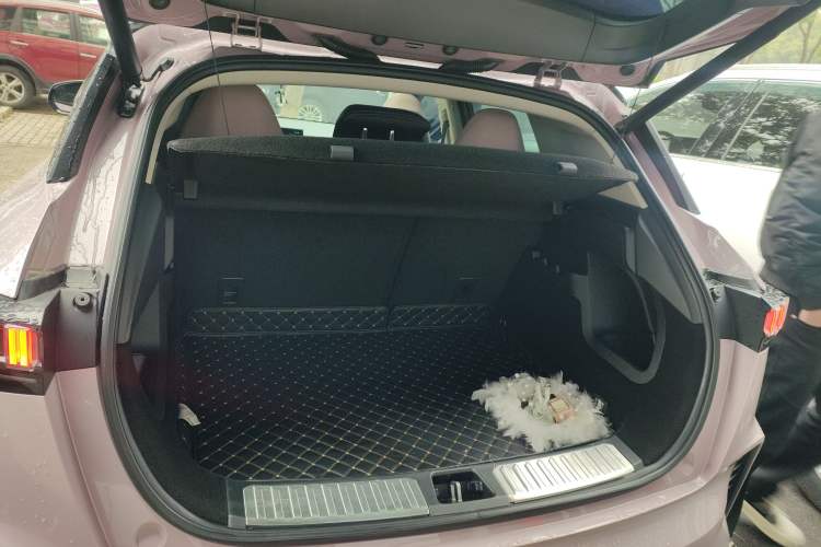 Used Lynk & Co 06 2021 1.5T Shero Pink Special Edition Trunk