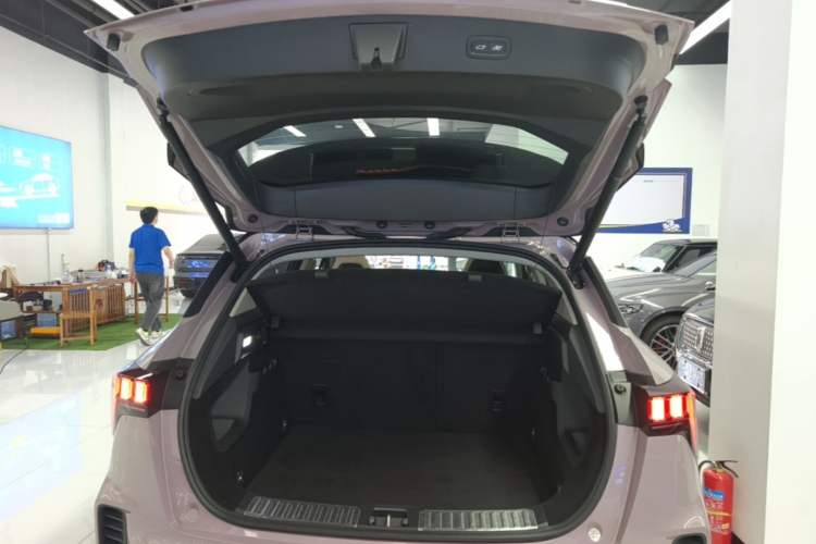 Used Lynk & Co 06 2021 1.5T Shero Pink Special Edition Trunk