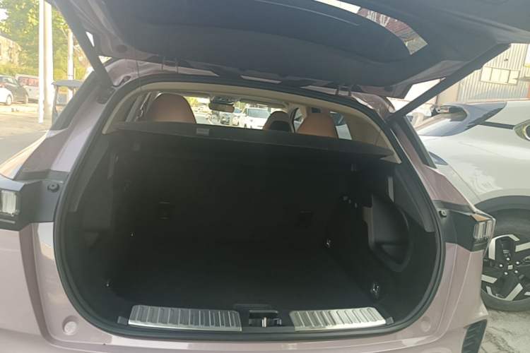 Used Lynk & Co 06 2021 1.5T Shero Pink Special Edition Trunk