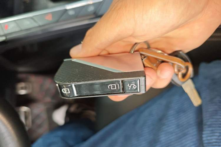 Used Lynk & Co 06 2021 1.5T Shero Pink Special Edition Vehicle Key