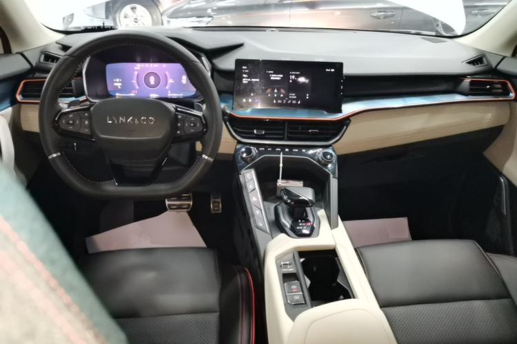 Used Lynk & Co 06 2021 1.5T Shero Pink Special Edition Center Console