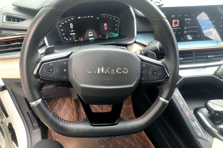 Used Lynk & Co 06 2021 1.5T Shero Pink Special Edition Center Console