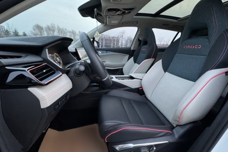 Used Lynk & Co 06 2021 1.5T Shero Pink Special Edition Interior 1