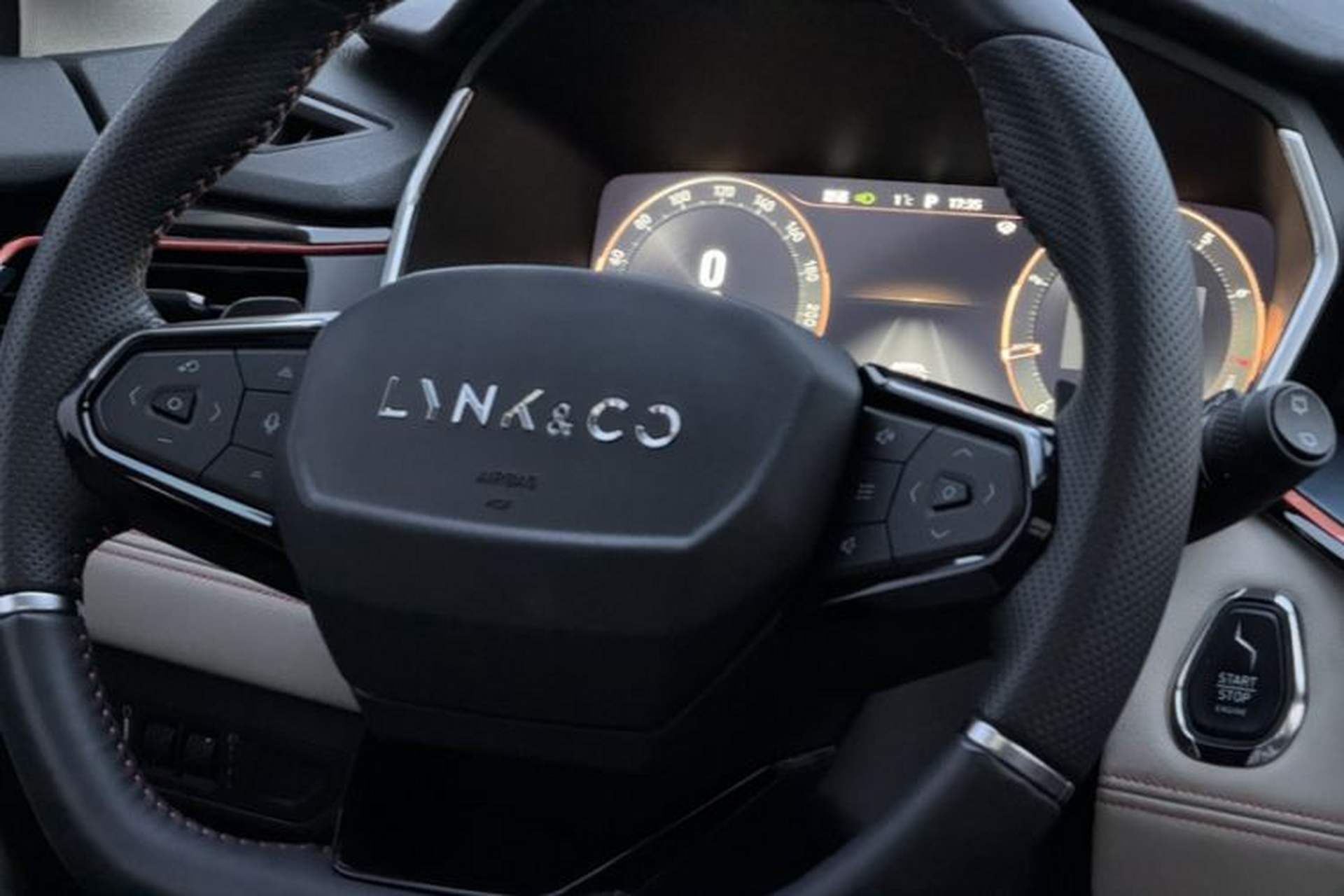 Used Lynk & Co 06 2021 1.5T Shero Pink Special Edition Interior 10
