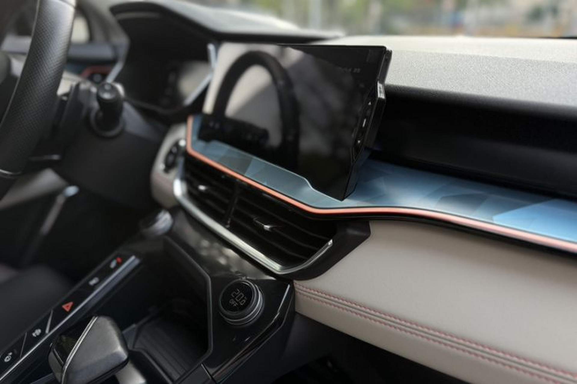 Used Lynk & Co 06 2021 1.5T Shero Pink Special Edition Interior 10