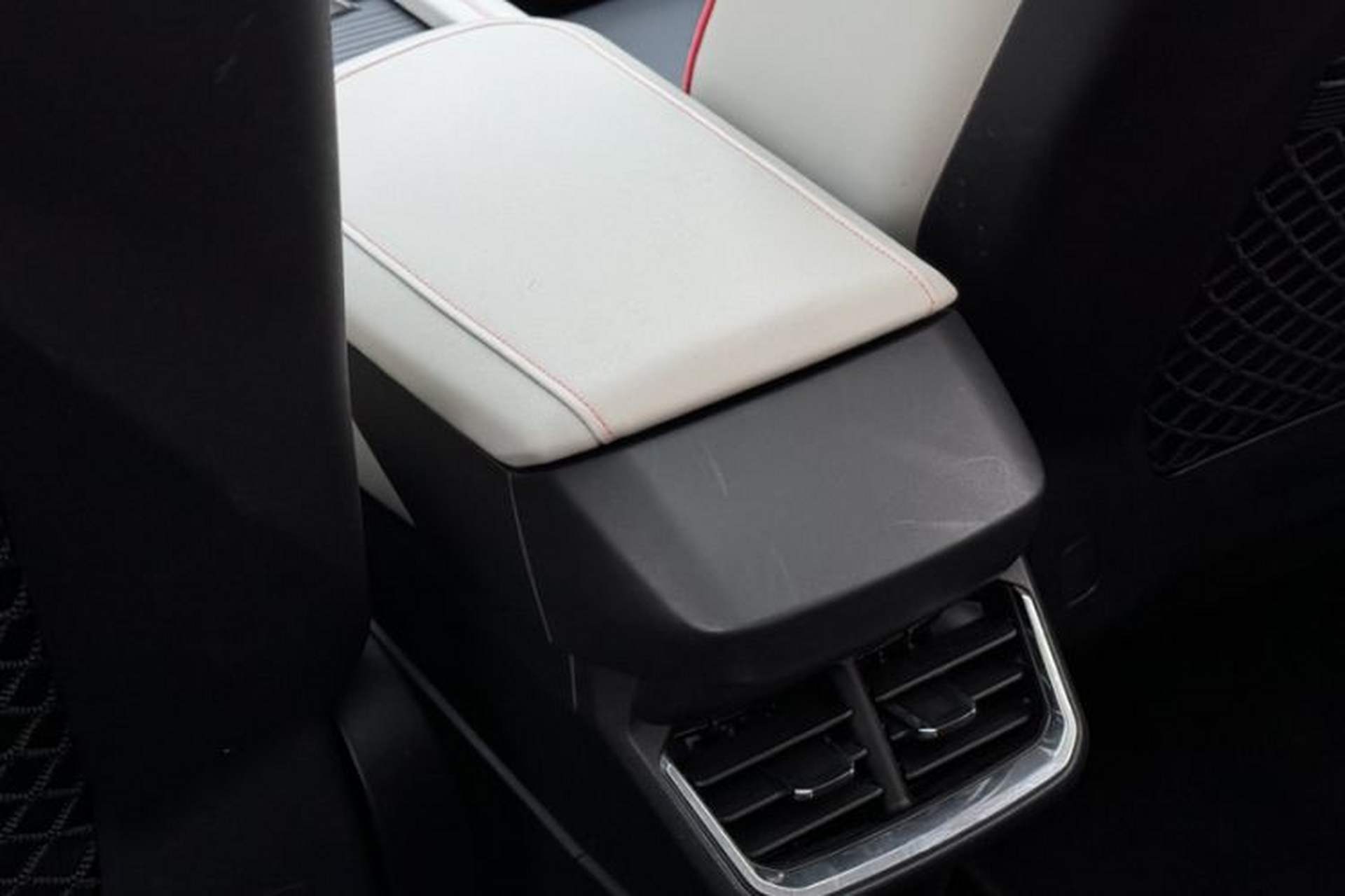 Used Lynk & Co 06 2021 1.5T Shero Pink Special Edition Interior 12