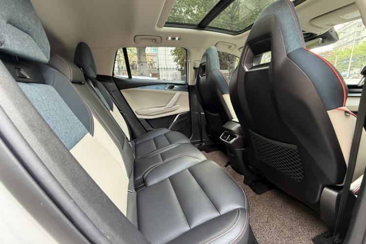 Used Lynk & Co 06 2021 1.5T Shero Pink Special Edition Interior 5