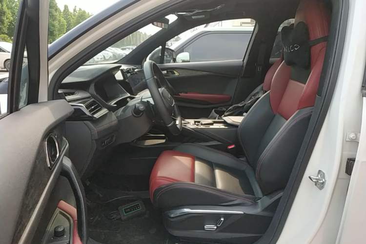 Used Lynk & Co 06 2021 1.5T Shero Pink Special Edition Left Front Seat