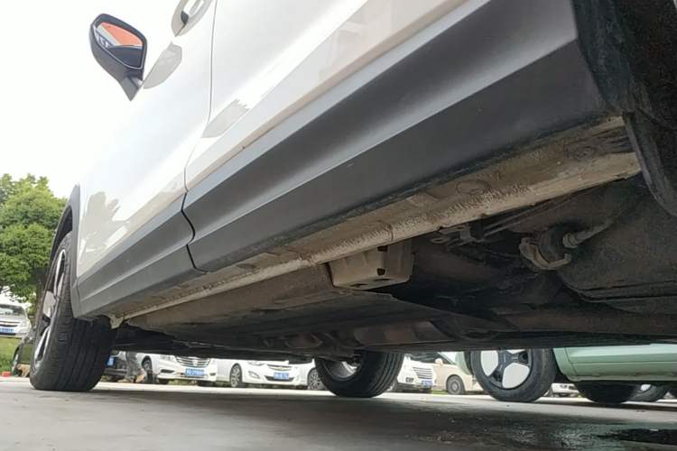 Used Lynk & Co 06 2021 1.5T Shero Pink Special Edition Left Side Sill