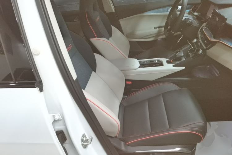 Used Lynk & Co 06 2021 1.5T Shero Pink Special Edition Right Front Seat