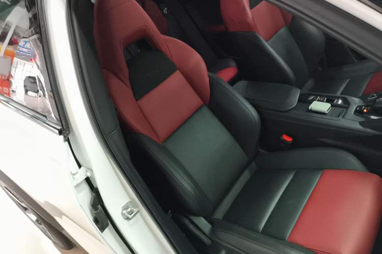 Used Lynk & Co 06 2021 1.5T Shero Pink Special Edition Right Front Seat