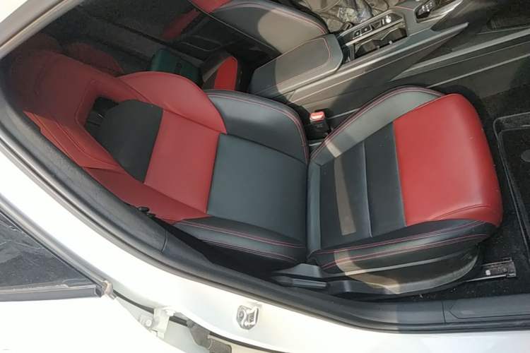 Used Lynk & Co 06 2021 1.5T Shero Pink Special Edition Right Front Seat