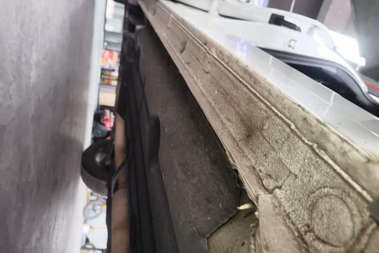 Used Lynk & Co 06 2021 1.5T Shero Pink Special Edition Right Side Sill