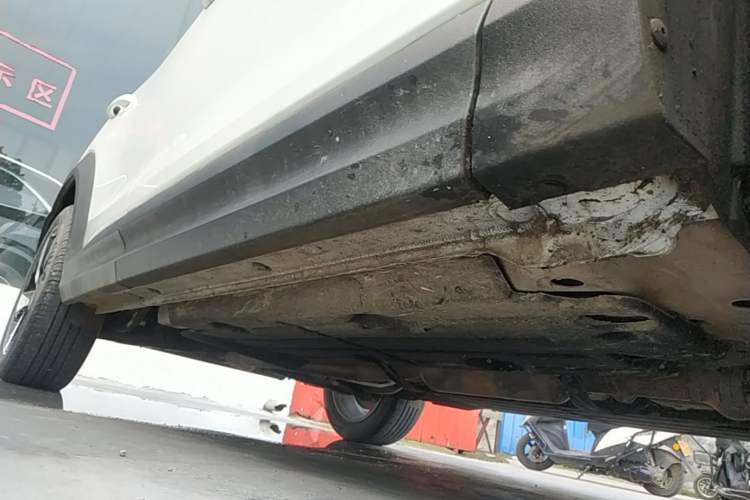 Used Lynk & Co 06 2021 1.5T Shero Pink Special Edition Right Side Sill