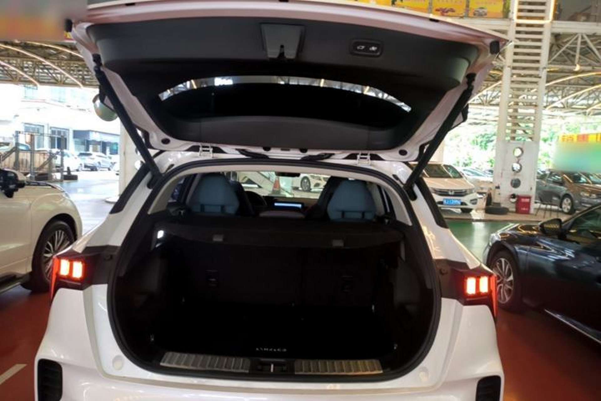 Used Lynk & Co 06 2021 1.5T Shero Pink Special Edition Trunk
