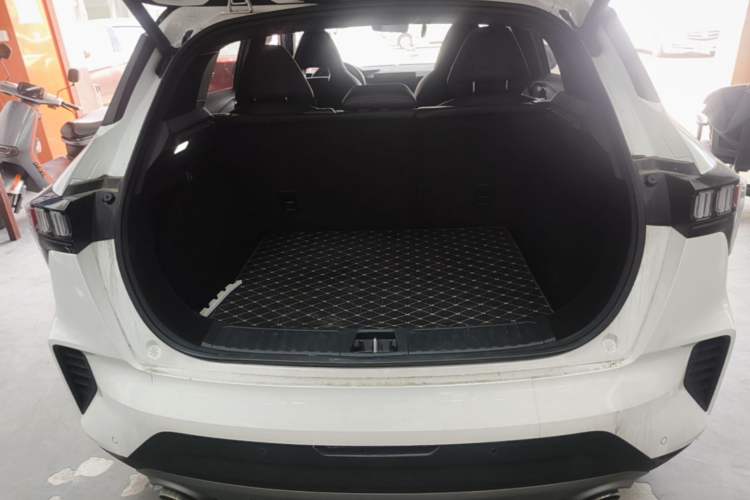 Used Lynk & Co 06 2021 1.5T Shero Pink Special Edition Trunk