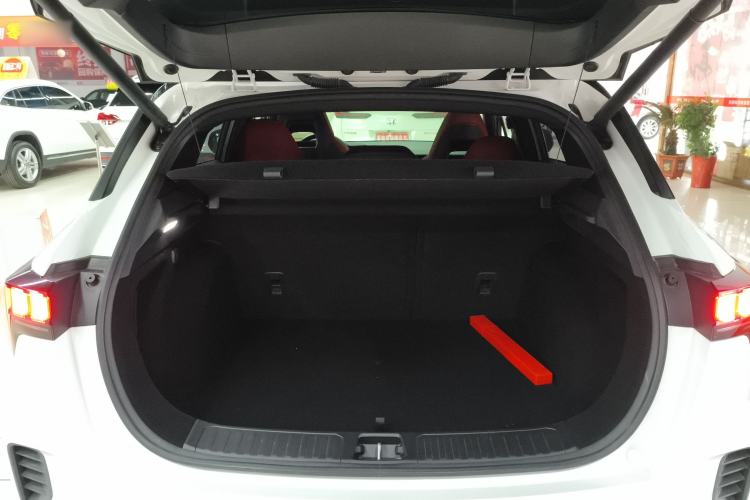 Used Lynk & Co 06 2021 1.5T Shero Pink Special Edition Trunk
