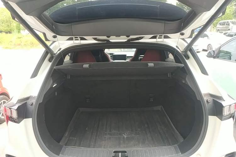 Used Lynk & Co 06 2021 1.5T Shero Pink Special Edition Trunk