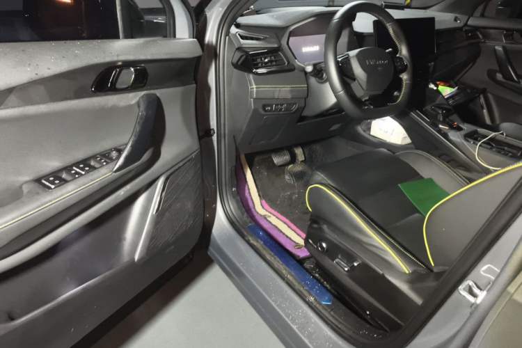 Used Lynk & Co 06 2023 Remix 1.5T Dynamic Halo Driver Seat