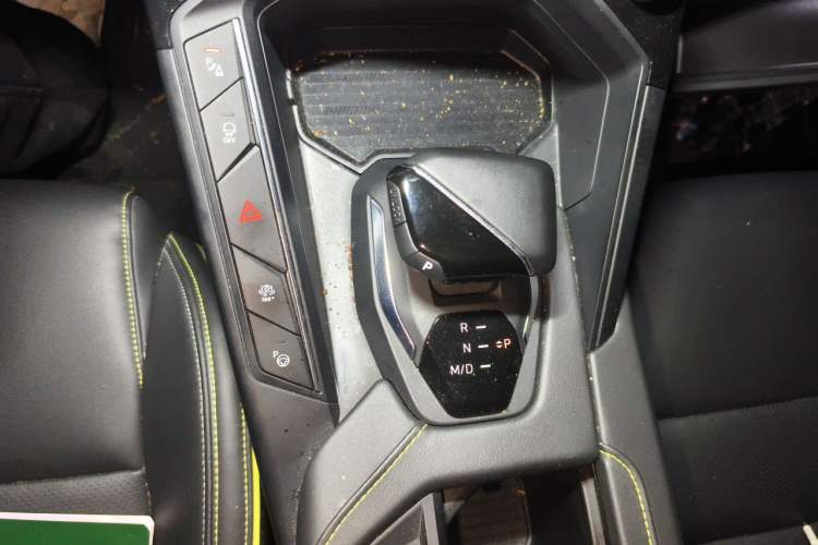 Used Lynk & Co 06 2023 Remix 1.5T Dynamic Halo Gear Lever
