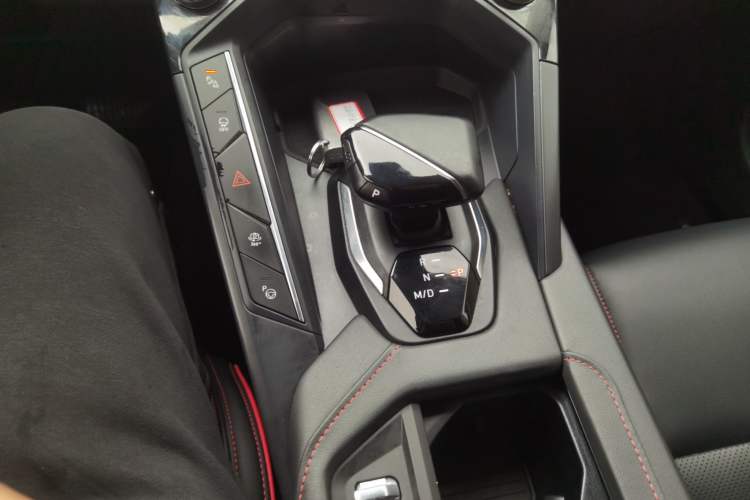 Used Lynk & Co 06 2023 Remix 1.5T YAO Halo Gear Lever