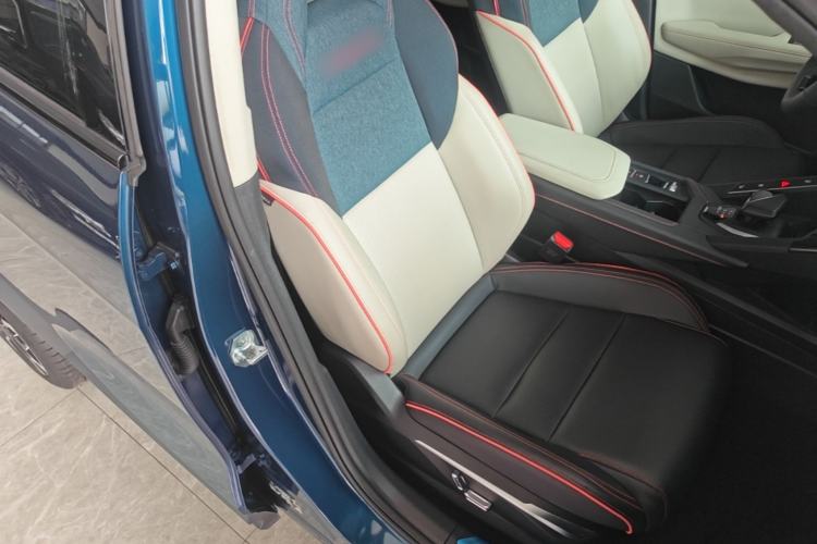 Used Lynk & Co 06 2023 Remix 1.5T YAO Halo Right Front Seat
