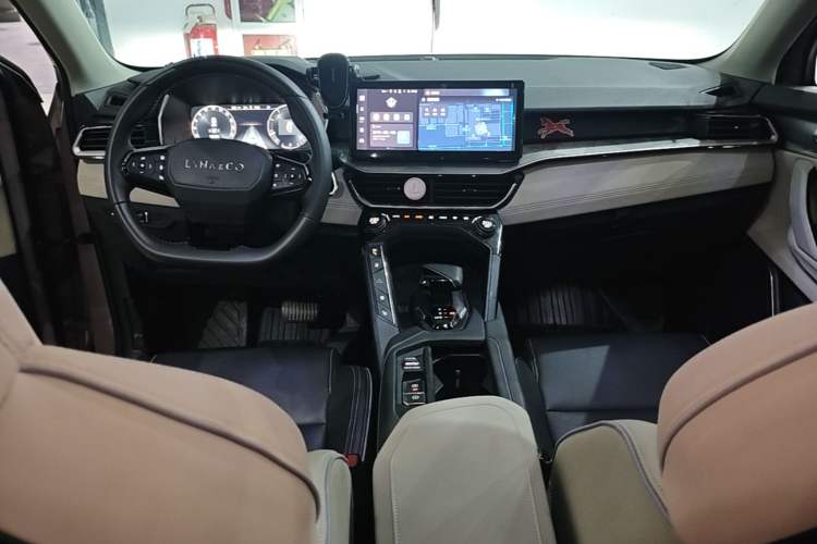 Used Lynk & Co 06 2023 Remix 1.5T Shero Center Console