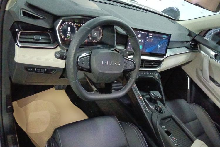 Used Lynk & Co 06 2023 Remix 1.5T Shero Center Console