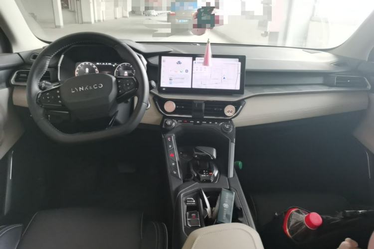 Used Lynk & Co 06 2023 Remix 1.5T Shero Center Console