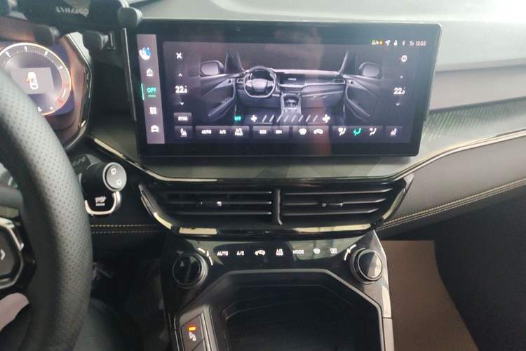 Used Lynk & Co 06 2023 Remix 1.5T Dynamic Halo Audio And AC Panel