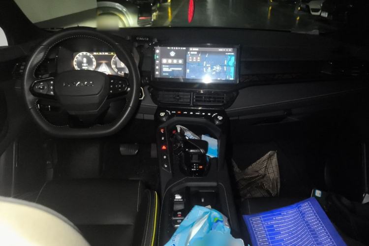 Used Lynk & Co 06 2023 Remix 1.5T Dynamic Halo Center Console