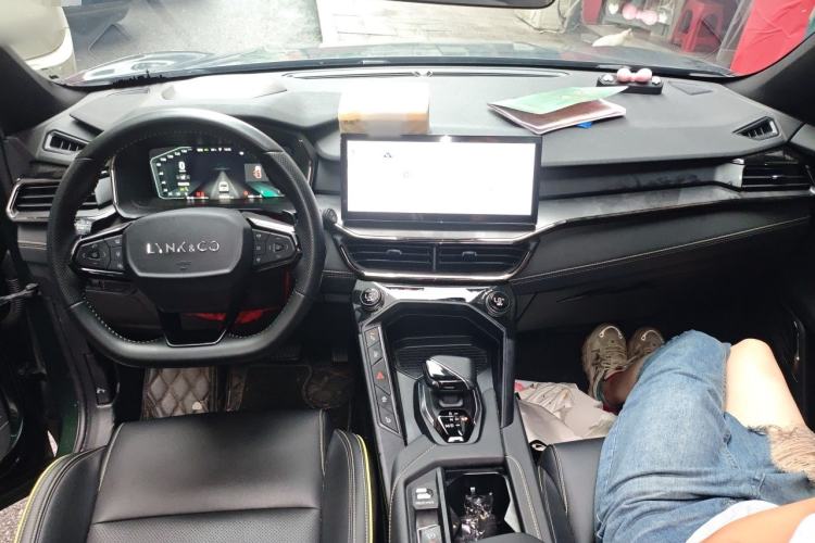 Used Lynk & Co 06 2023 Remix 1.5T Hero Center Console